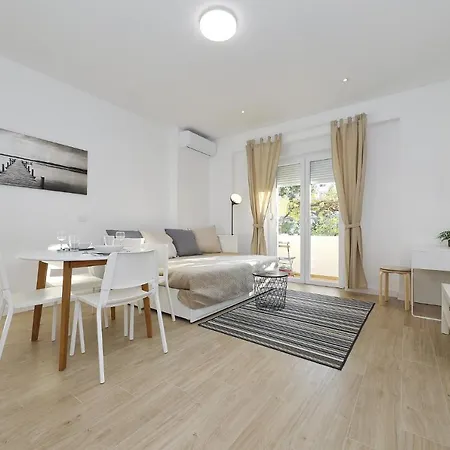 Idassa Bridge Apartman Zára